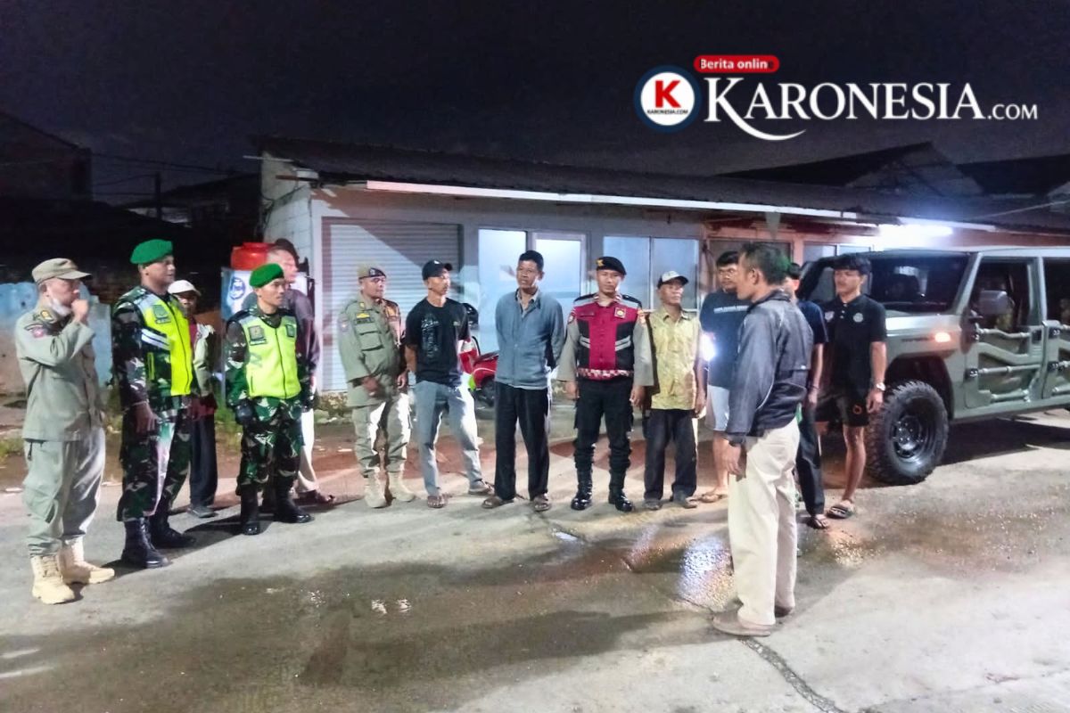patroli malam Koramil Bantar Gebang di permukiman warga Bekasi