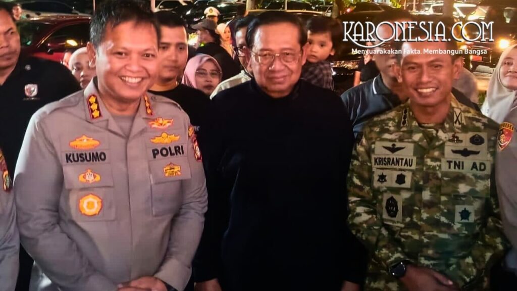 Personel TNI-Polri berjaga saat kunjungan SBY di Summarecon Mall Bekasi