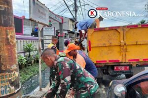 Satgas Sampah Kodim 0510/Trs Bersihkan Kali Cikupa, Warga Turut Aktif