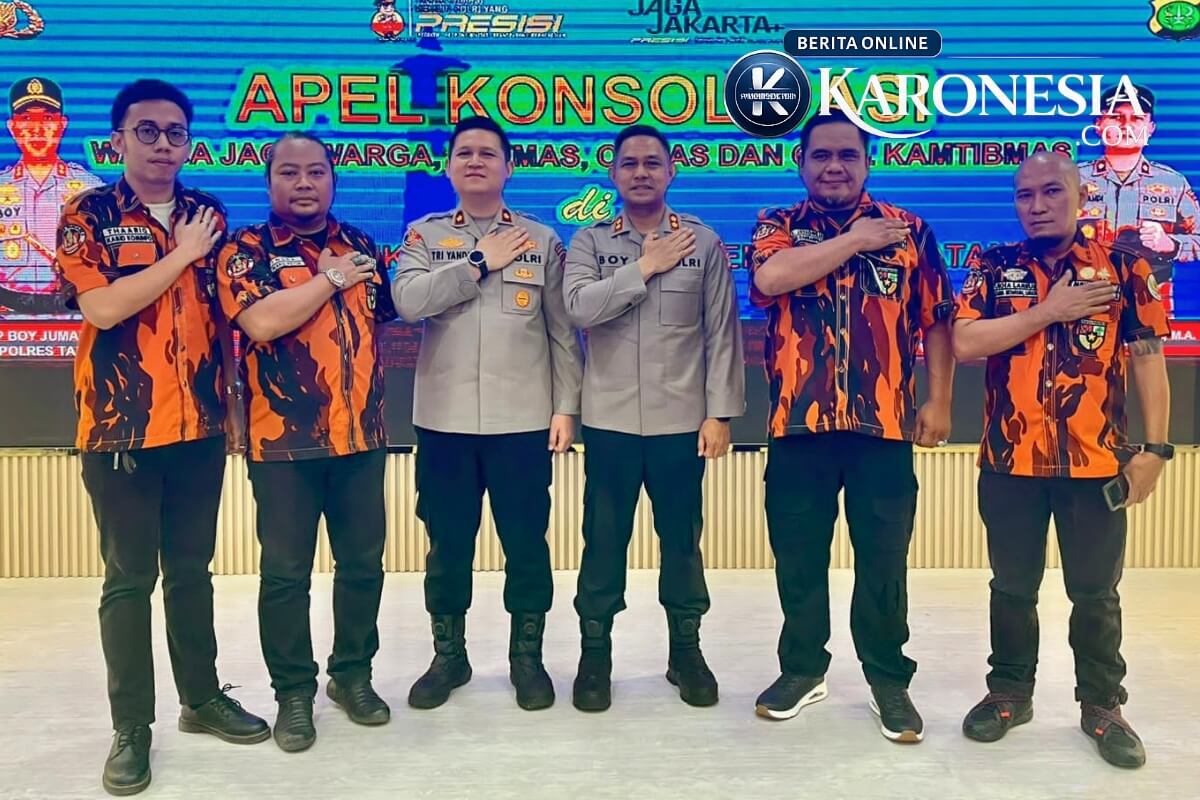 Peserta Apel Konsolidasi “Warga Jaga Warga” berfoto bersama, antara unsur Polres Tangsel dan Pemuda Pancasila.