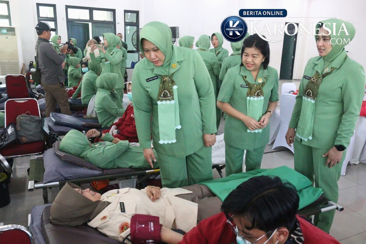 Kegiatan donor darah Persit Korem 052/Wkr dengan peserta TNI-PNS di Tangerang.