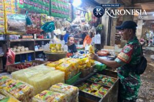 Babinsa Curug Himbau Pedagang: Jangan Naikkan Harga Sembako Melebihi Ketentuan