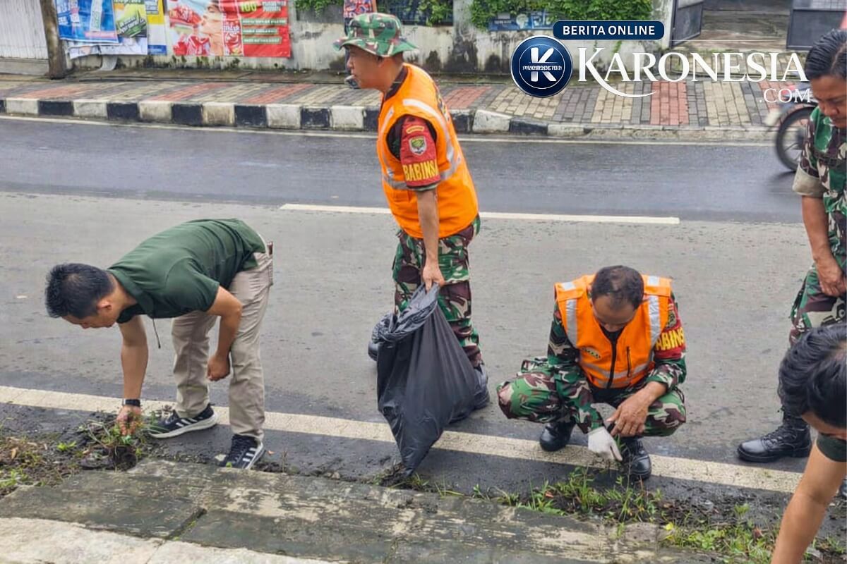 Babinsa bersihkan sampah di Serpong