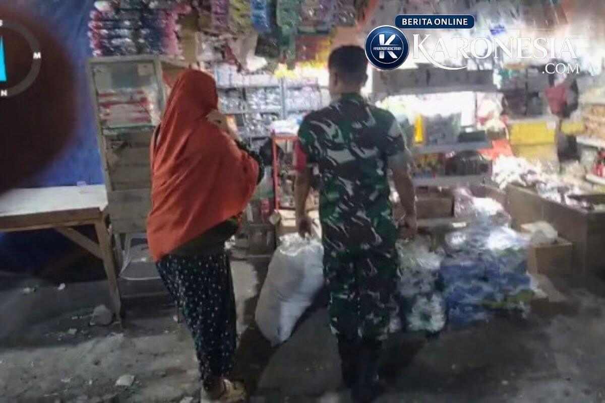 Babinsa cek harga sembako di pasar