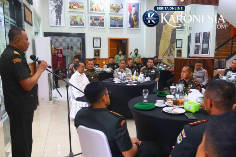Danrem 052 Wijayakrama memberi sambutan pada coffee morning bersama Forkopimda