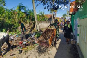 Koramil Sepatan Gelar Karya Bakti, Bersihkan Dua Titik Sampah di Kampung Gurudug