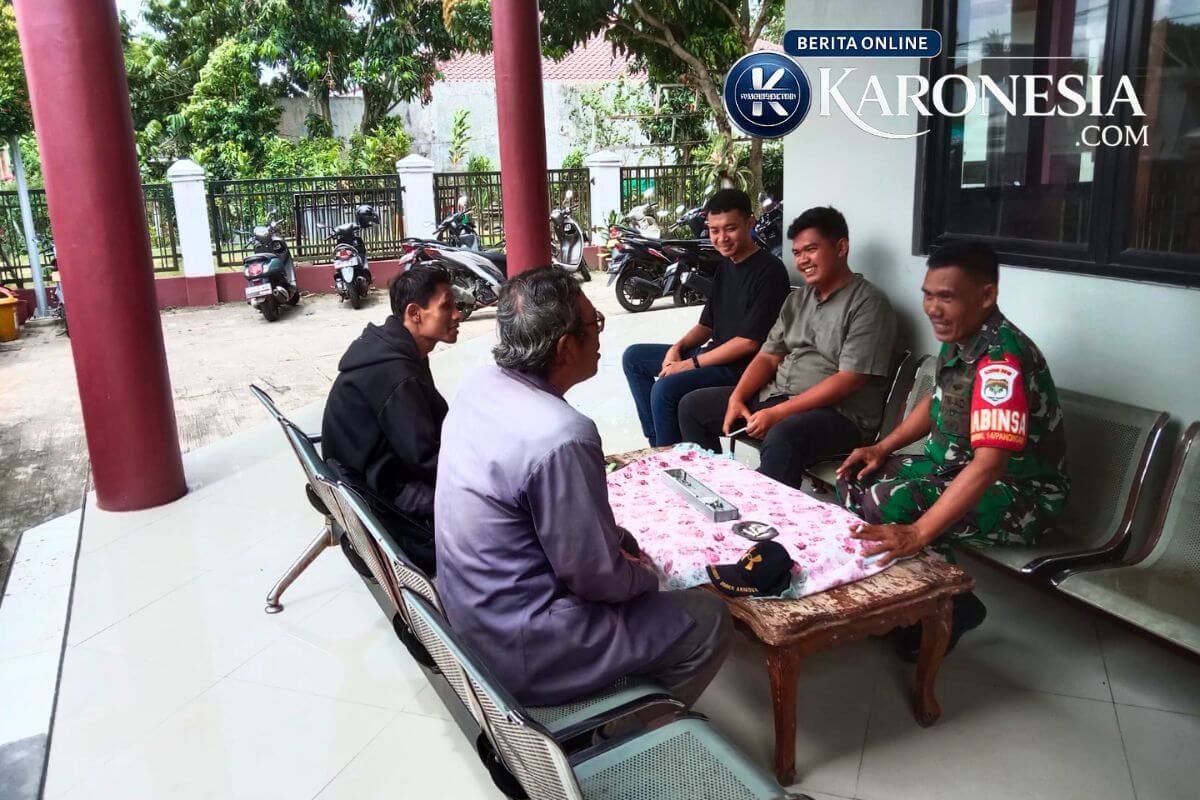 Babinsa Koramil 14/Panongan gelar Komsos bersama warga Desa Serdang Kulon