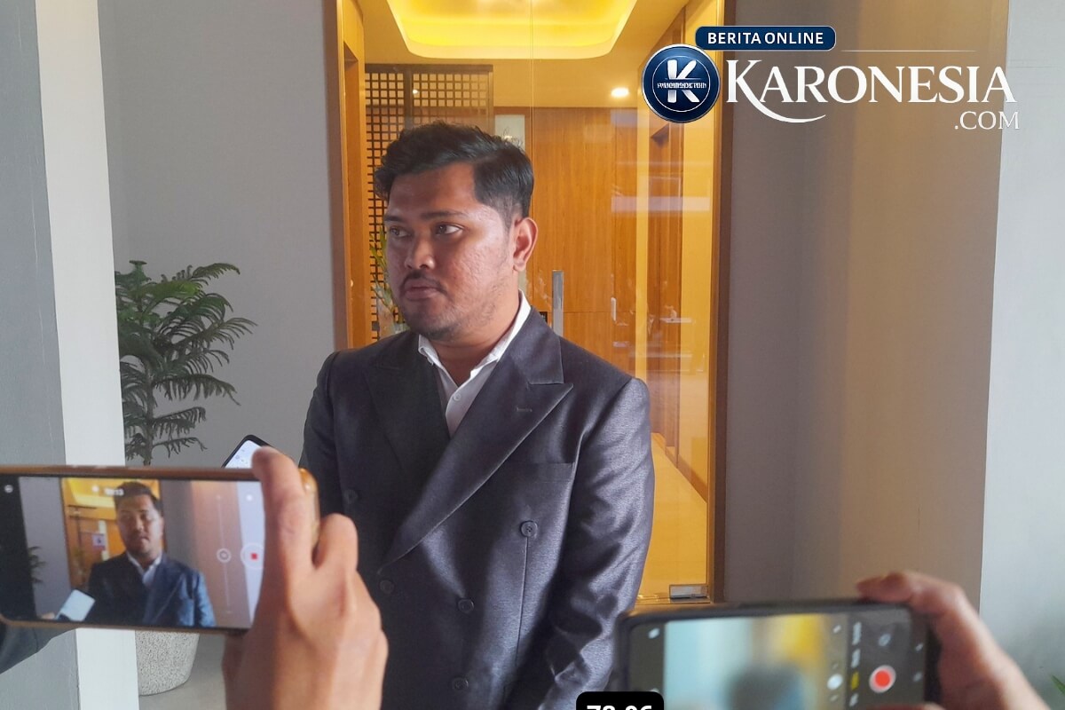 Kuasa hukum asosiasi logistik saat diwawancarai media