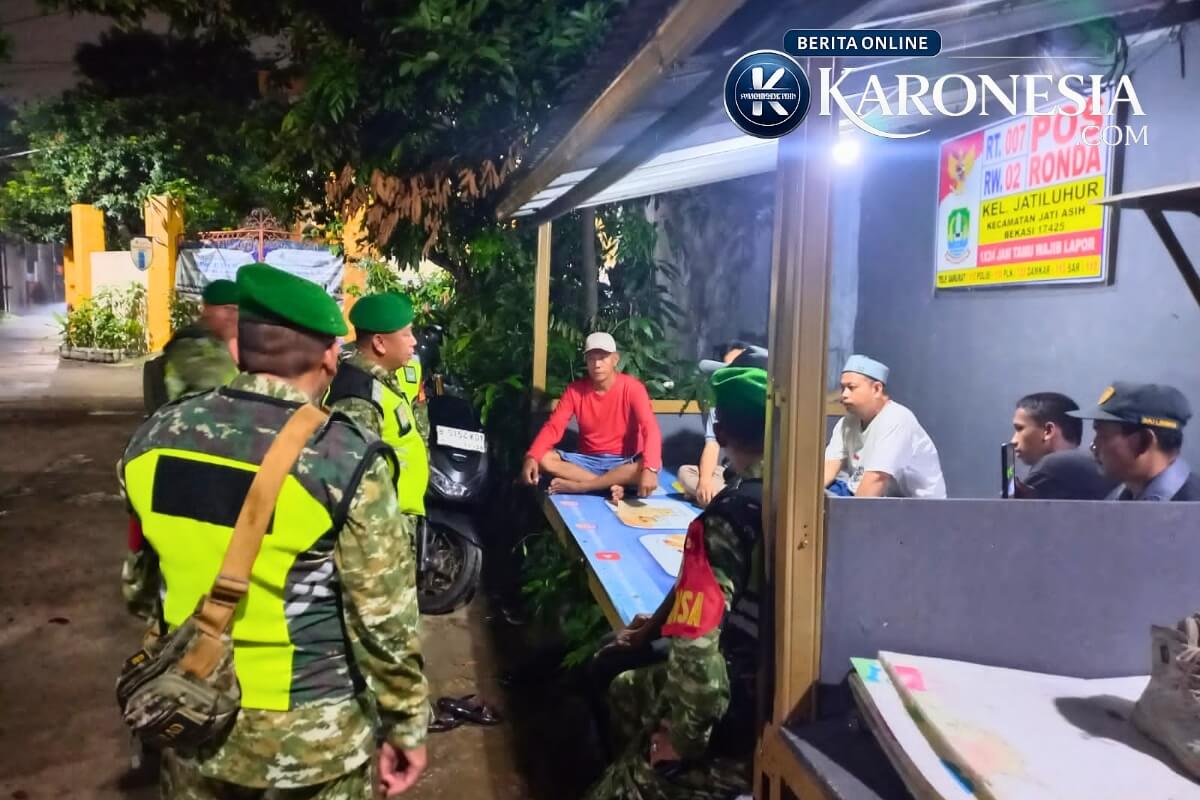 patroli Koramil Jati Asih Bekasi bersama warga