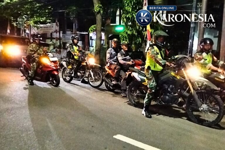 Patroli gabungan malam Koramil Kranji, Satpol PP, dan Linmas di jalan Kota Bekasi