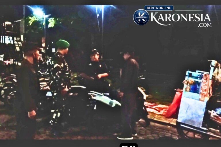 Babinsa Tangerang patroli malam bersama warga di kawasan padat penduduk