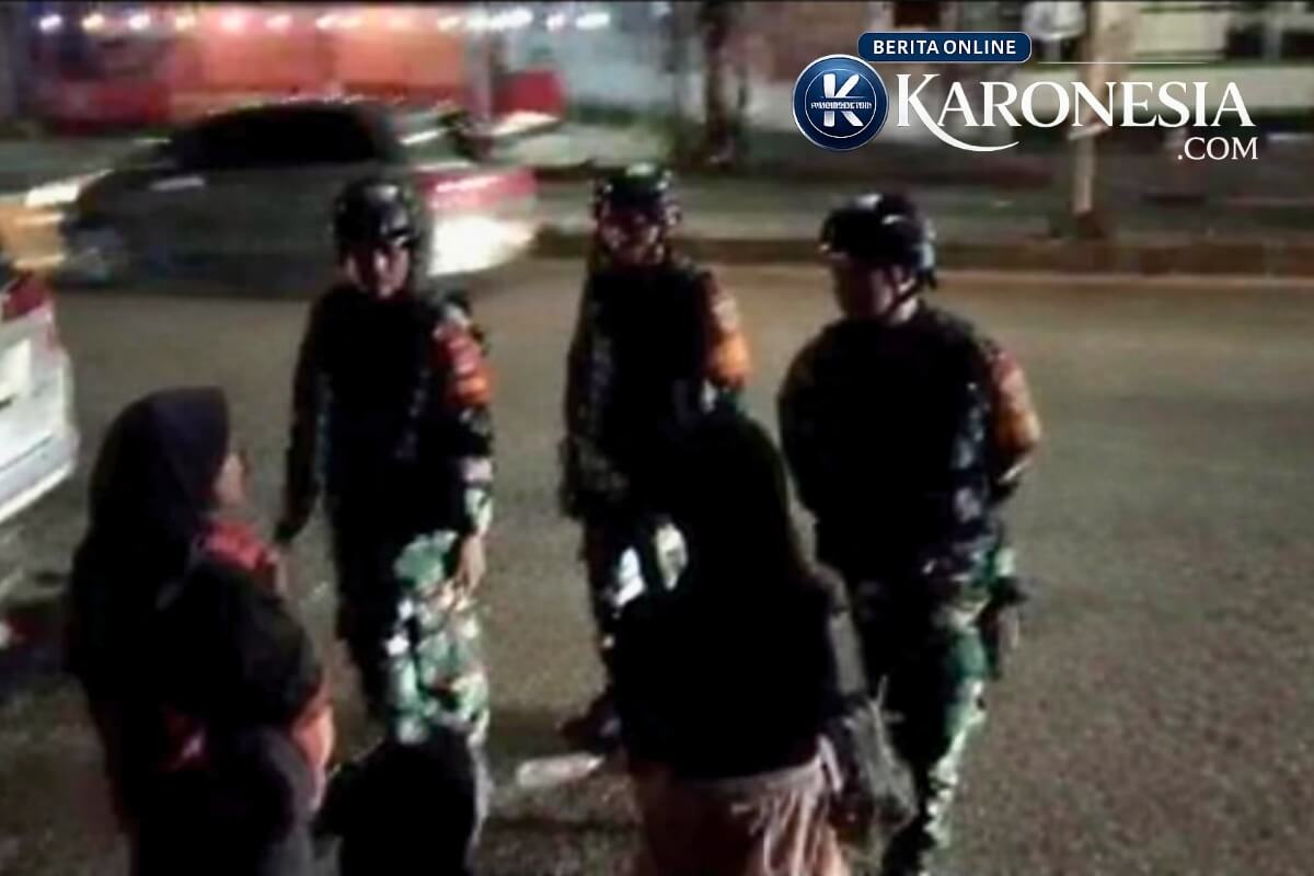 Patroli malam TNI bersama warga Komduk di Tangerang