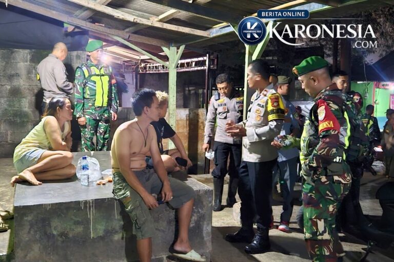 Patroli gabungan TNI Polri di permukiman Pondok Gede