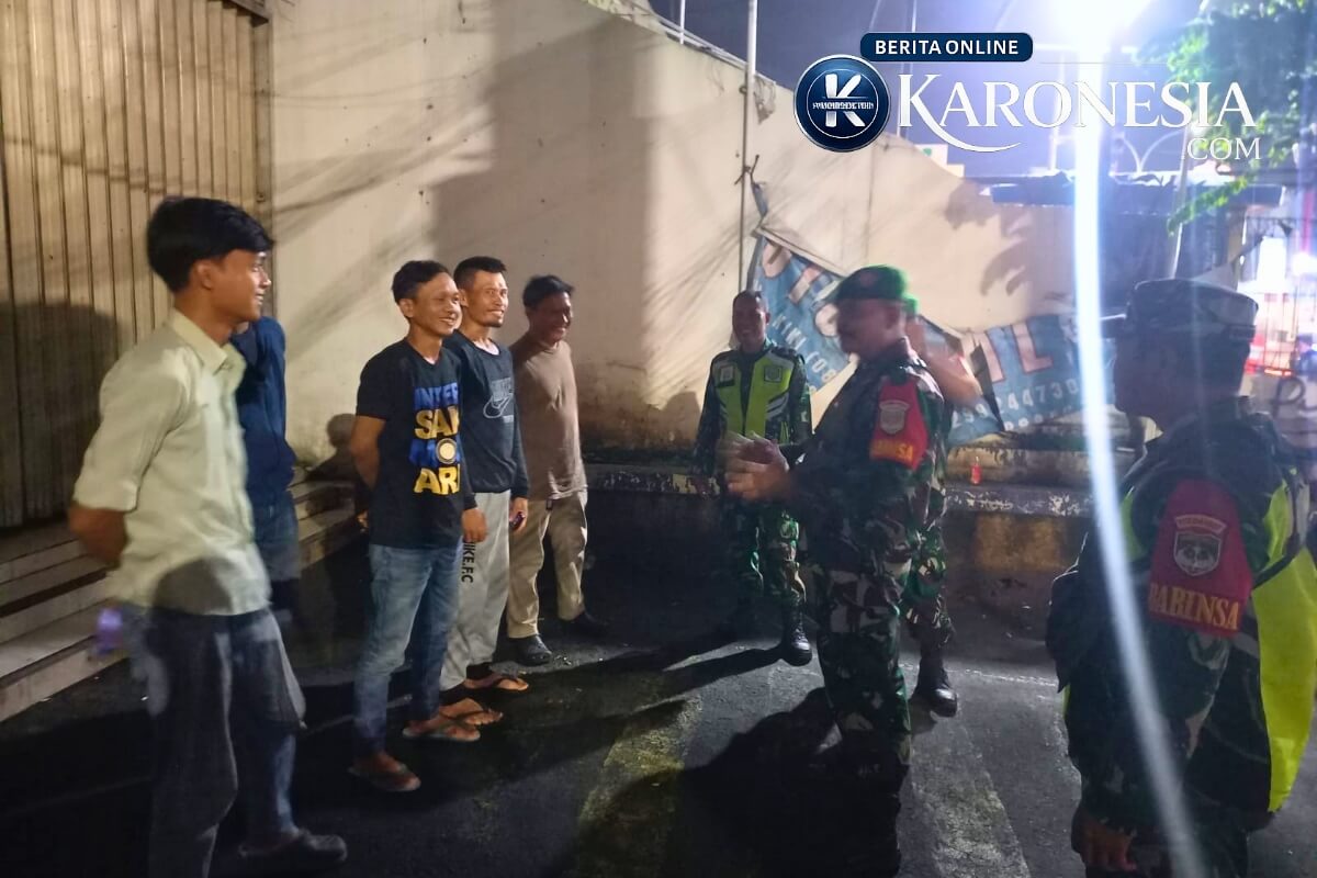 Patroli TNI di permukiman warga Kota Bekasi
