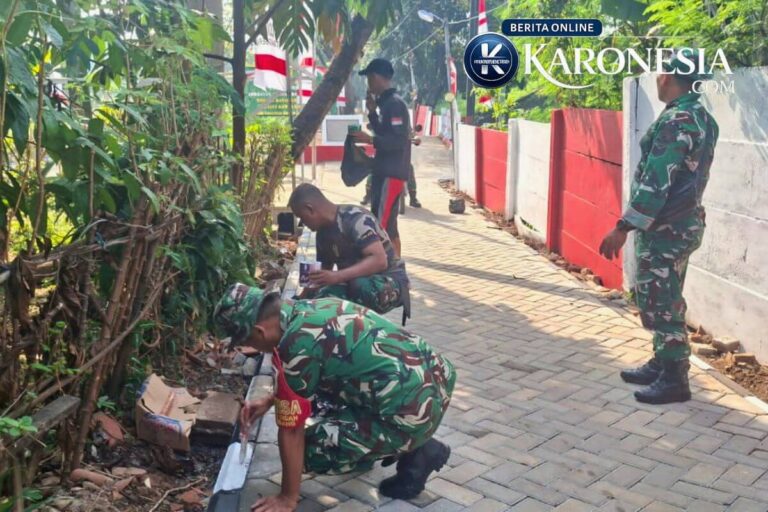 Anggota TNI Kodim 0506/Tgr sedang mengecat infrastruktur di area Jembatan Garuda.