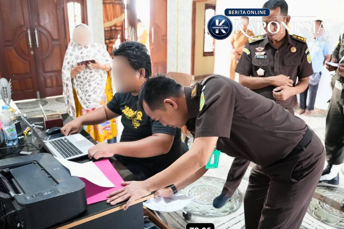 Penyidik Kejati Sumsel menggeledah laptop dan dokumen di kantor CV R Kalidoni Palembang