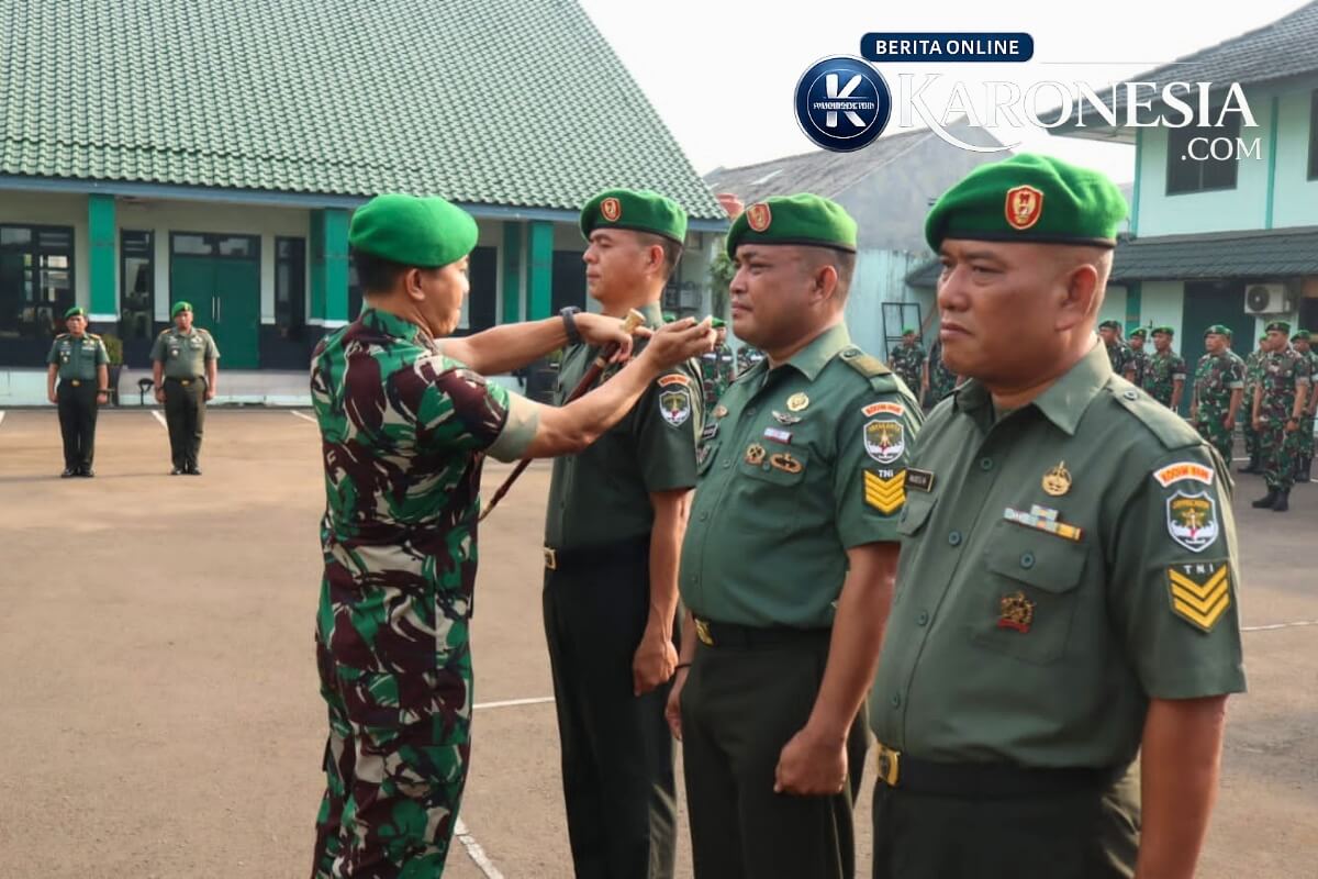 Dandim sematkan pangkat prajurit