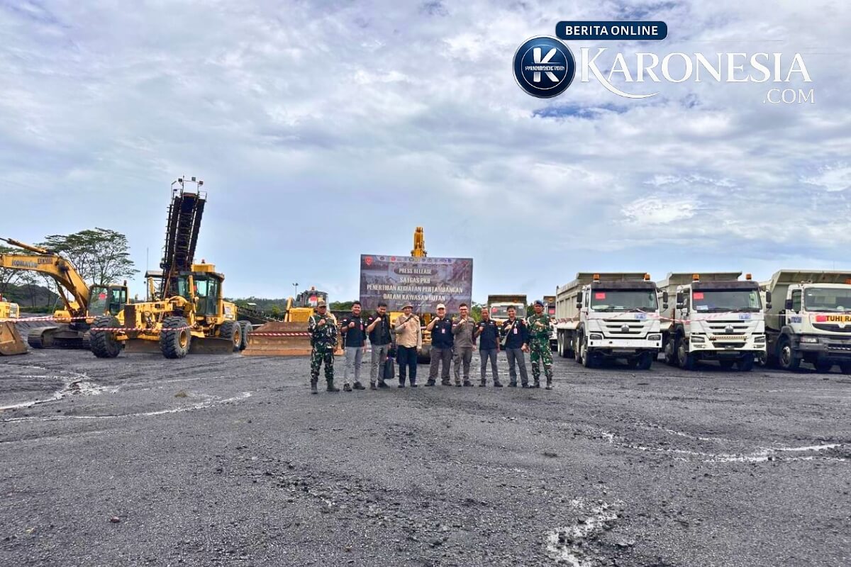 Tim penyidik saat penggeledahan dan penyitaan aset kasus tambang ilegal