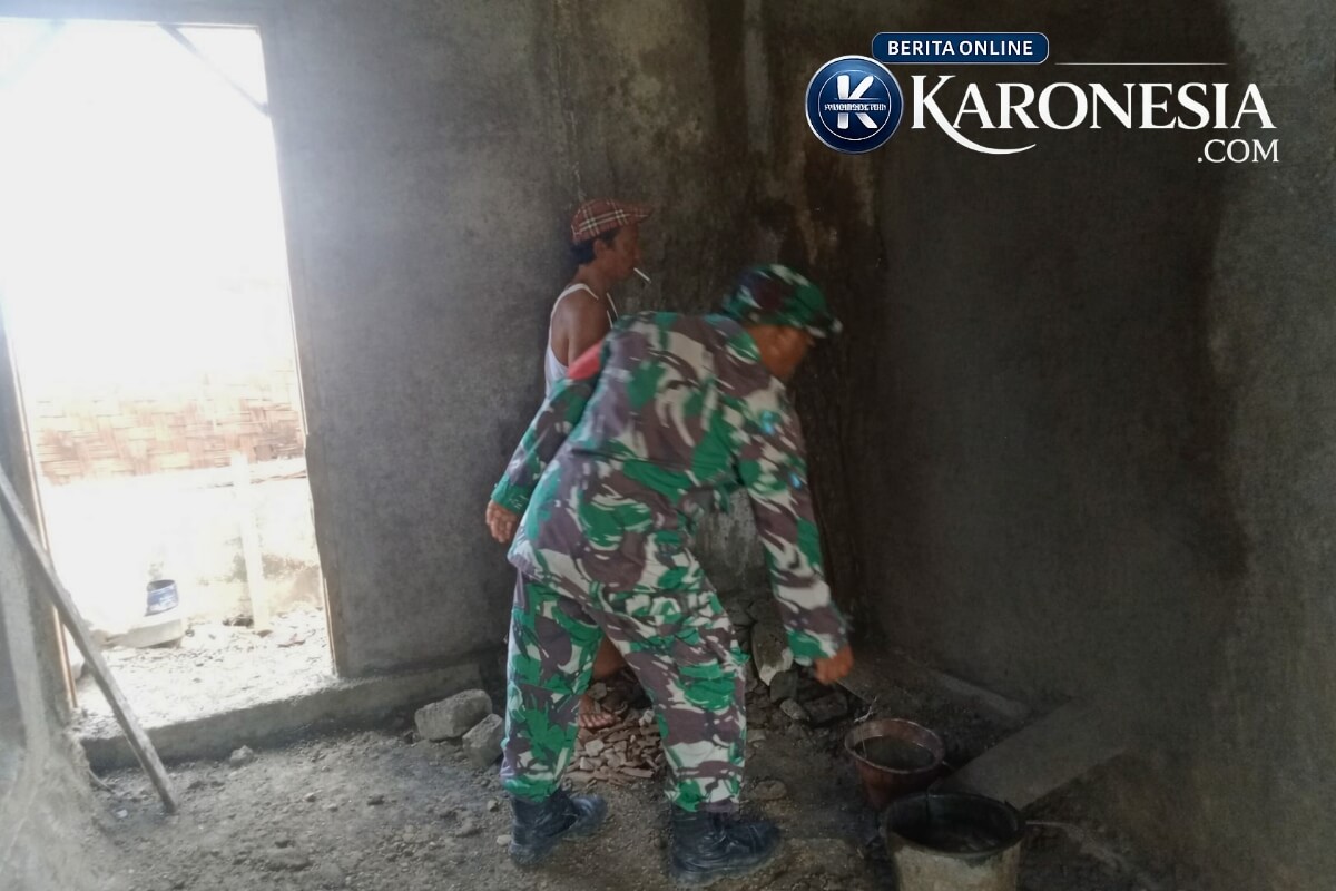 Babinsa bantu pengerjaan RTLH di Kresek