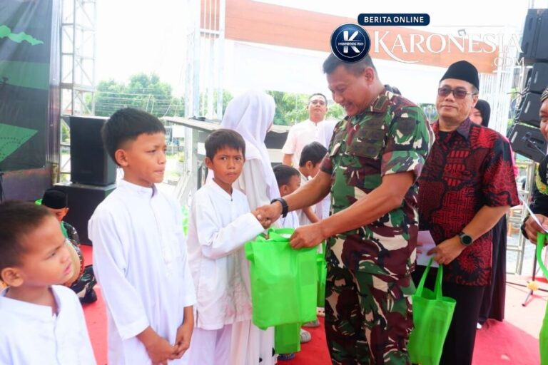 Penyerahan santunan anak yatim di Bekasi