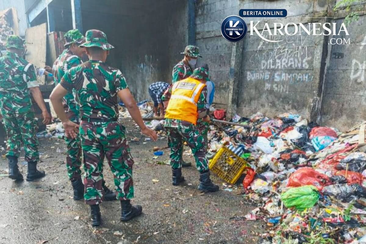 TNI bersihkan sampah pasar