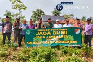 Hijaukan Kronjo, Sinergi TNI-Polri dan Pemerintah Tanam Puluhan Pohon di Hari Bumi