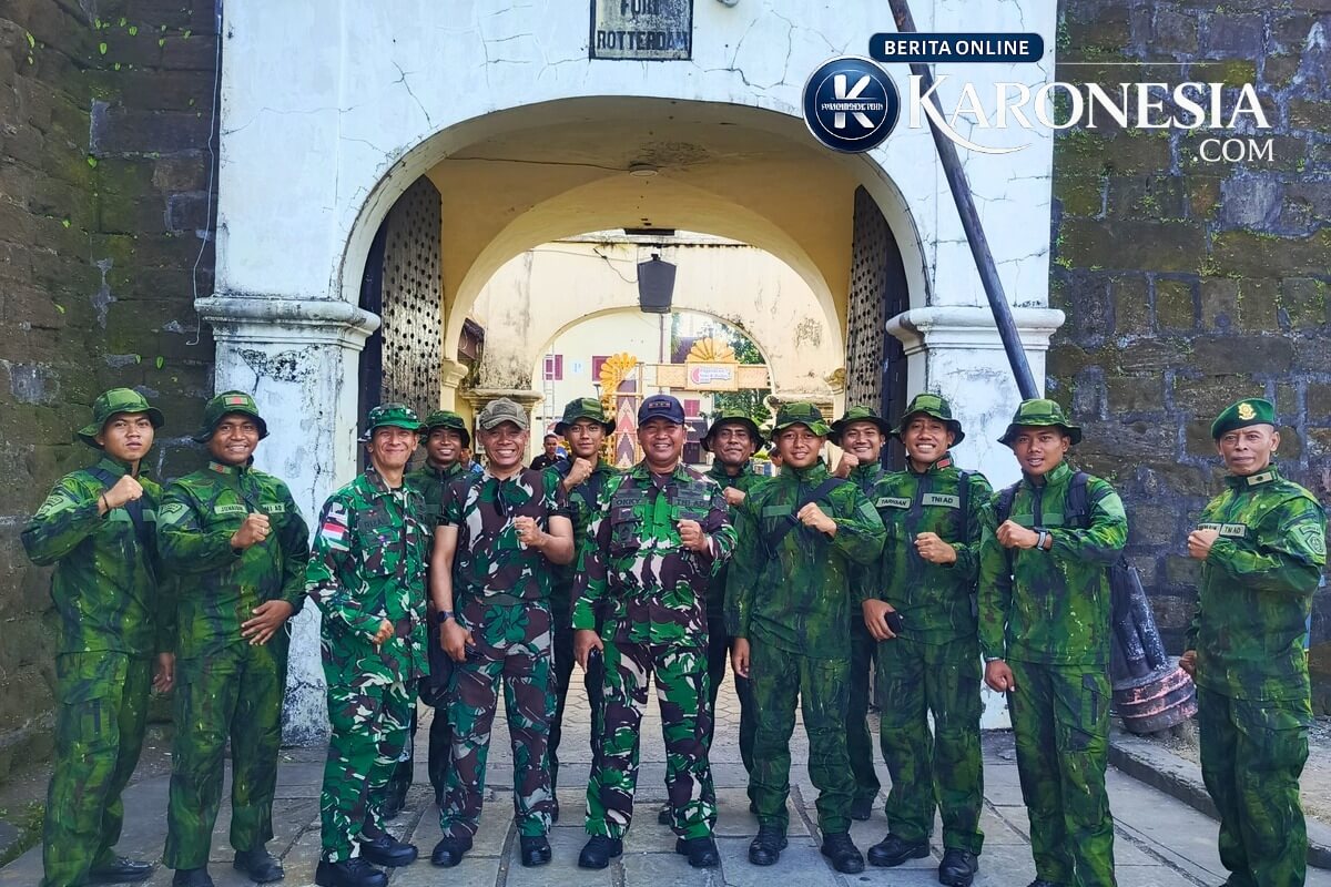 Prajurit TNI di Benteng Rotterdam Makassar