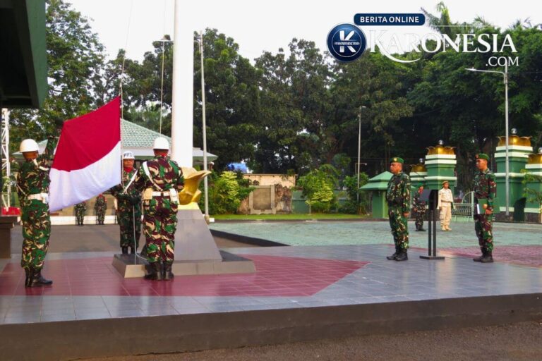 Pengibaran bendera merah putih upacara 17-an Kodim 0505 Jakarta Timur