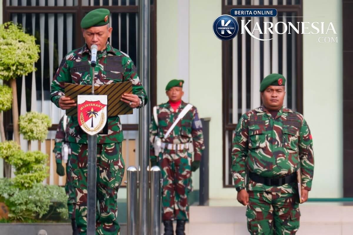 Kasdim 0507/Bekasi membacakan amanat Panglima TNI saat upacara bulanan