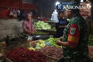 Babinsa Ciledug Turun ke Pasar, Pantau Stabilitas Harga Sembako