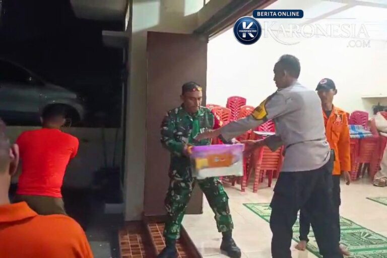 Babinsa bantu distribusi bantuan korban puting beliung di Kel Sawah,Ciputat