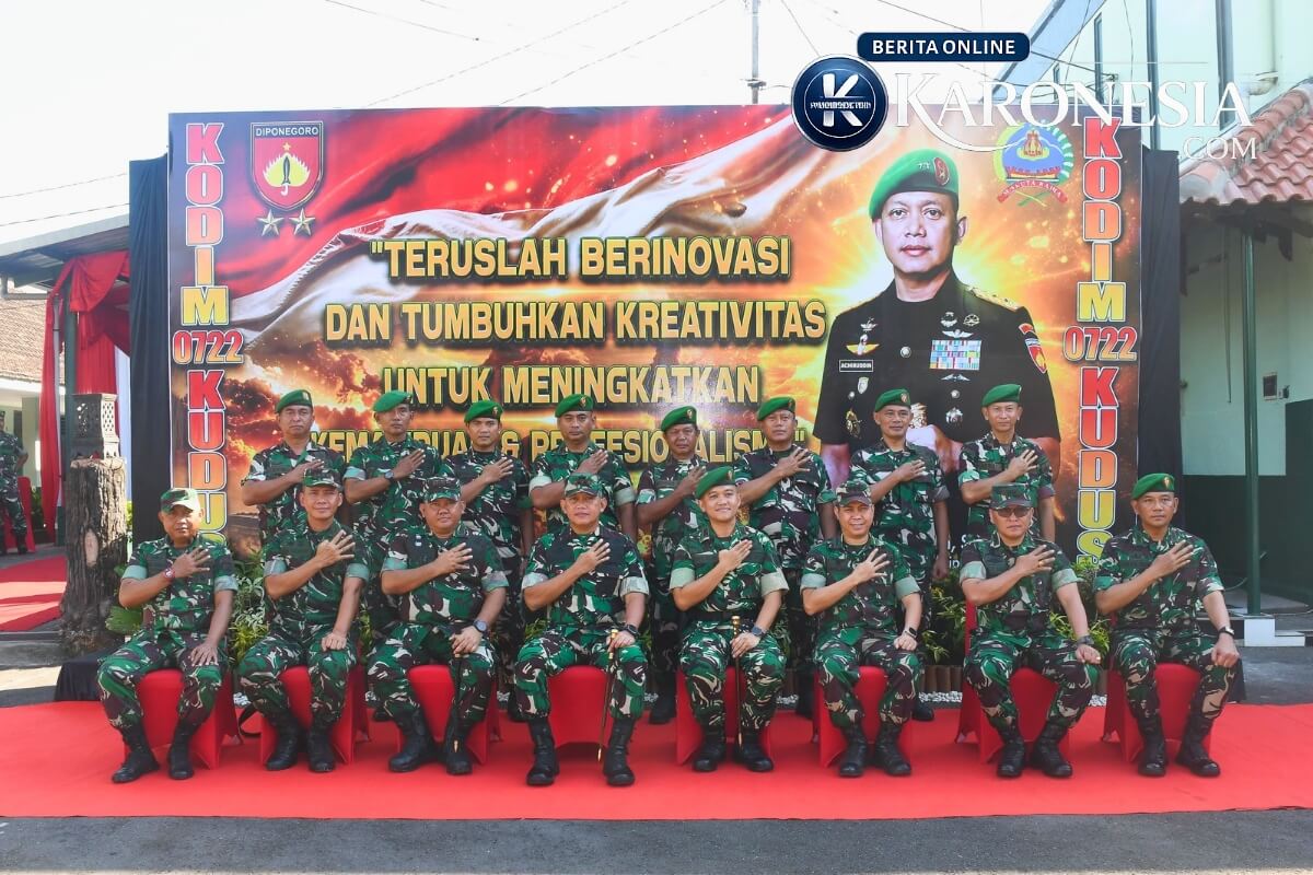 Pangdam IV Diponegoro foto bersama prajurit Kodim 0722 Kudus