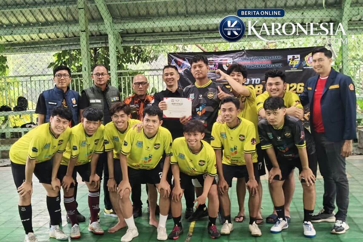 Penyerahan sertifikat pemenang Pentafeo Cup 234 SC Tangsel