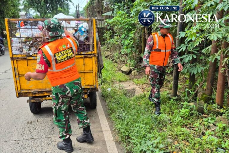 Aksi bersih-bersih Satgas Sampah TNI bersama warga di Legok