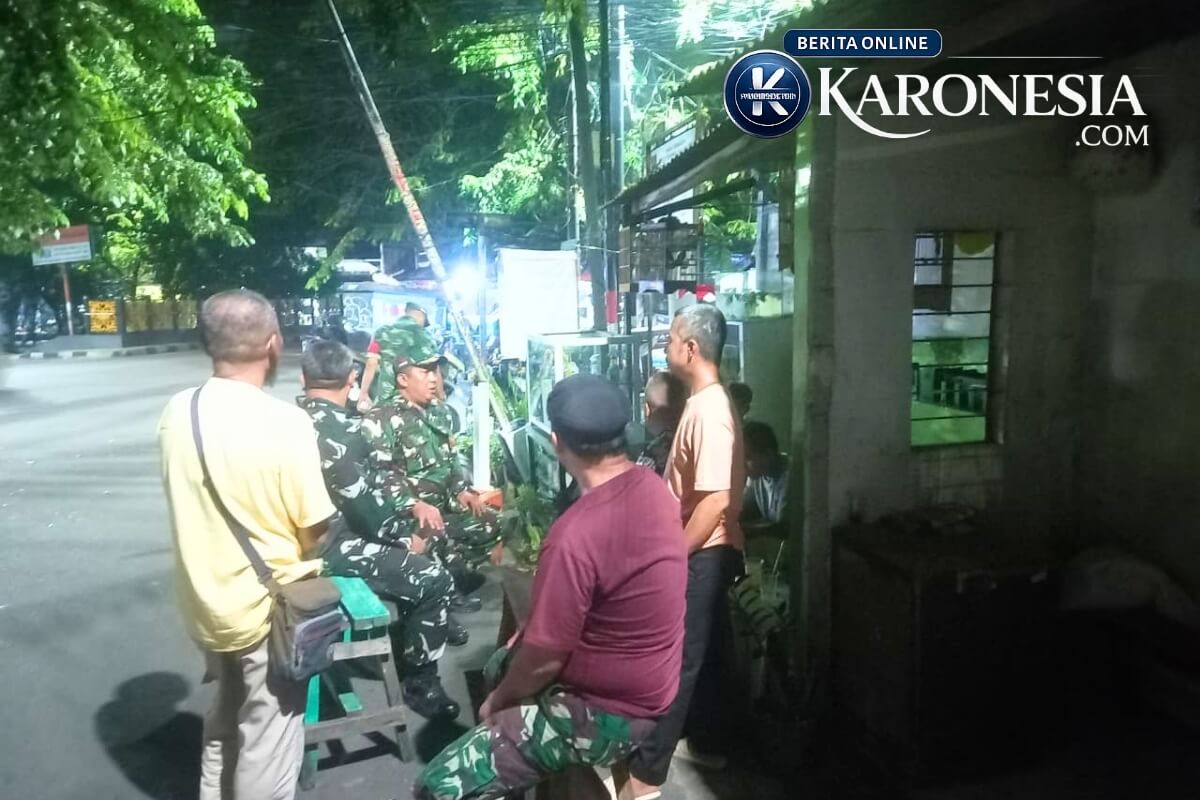 Siskamling Babinsa Koramil Matraman bersama warga Utan Kayu Jakarta Timur