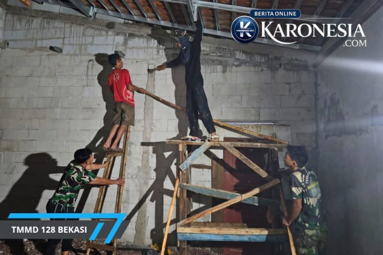 Satgas TMMD 128 bangun Rutilahu Bekasi malam hari