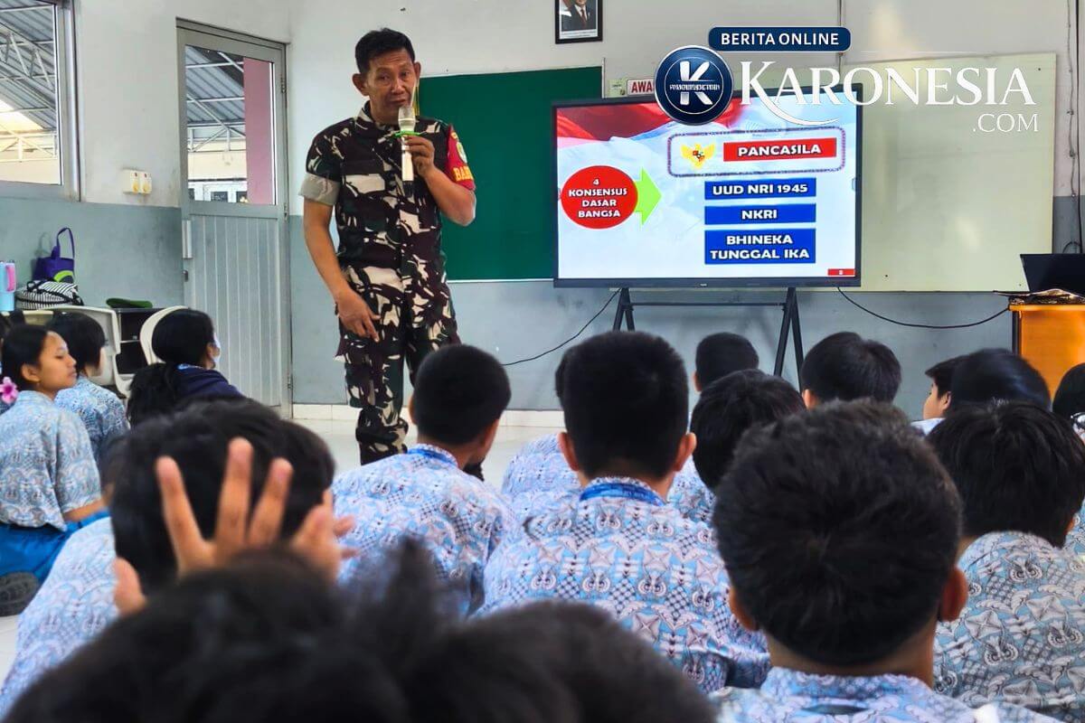 Babinsa Koramil 05 Ciputat jelaskan Pancasila kepada siswa SMP Erenos