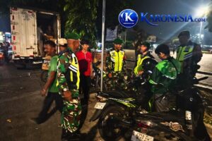Babinsa Koramil 03/Teluk Pucung Patroli Wilayah Demi Keamanan Bekasi Utara