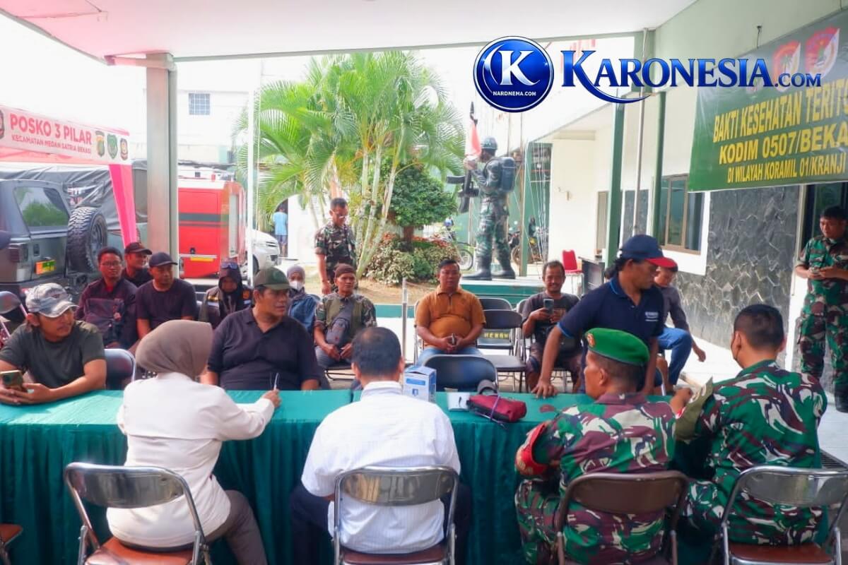 Warga periksa kesehatan gratis di Bakti Kesehatan Koramil 01/Kranji
