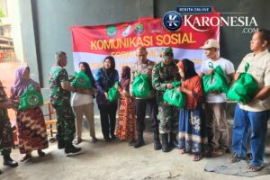 Pembagian sembako Komunikasi Sosial Forkopimcam Kosambi Barat