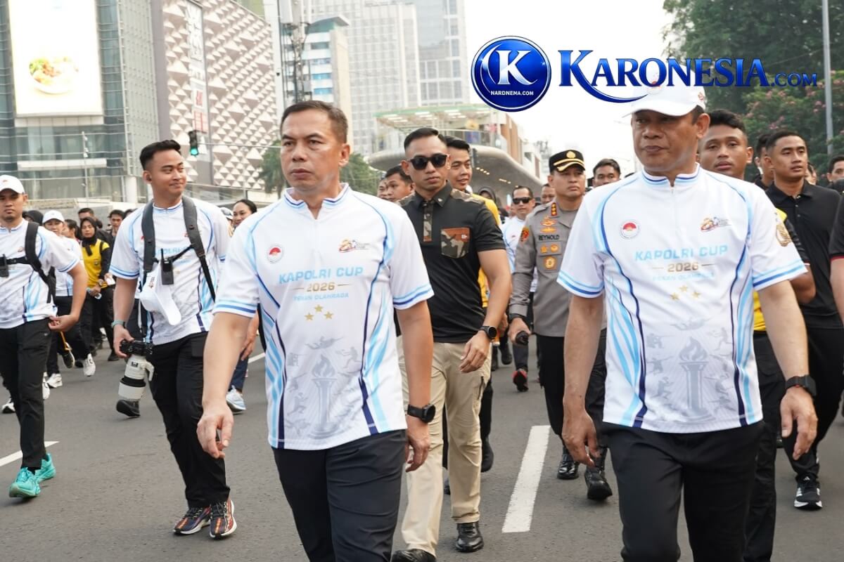 Pangdam Jaya dan pejabat TNI-Polri berjalan di CFD Monas peringatan Hari Bhayangkara ke-80