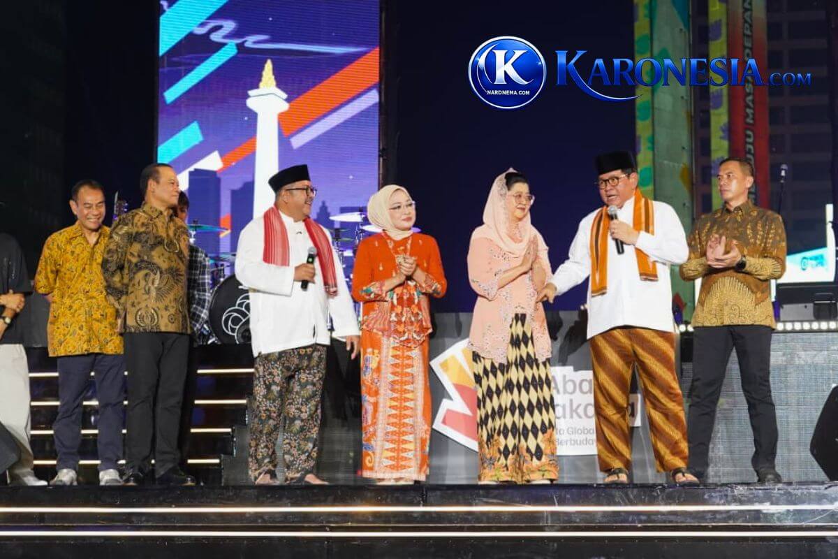 Gubernur DKI Jakarta dan Pangdam Jaya di panggung puncak HUT ke-499 Jakarta, Bundaran HI