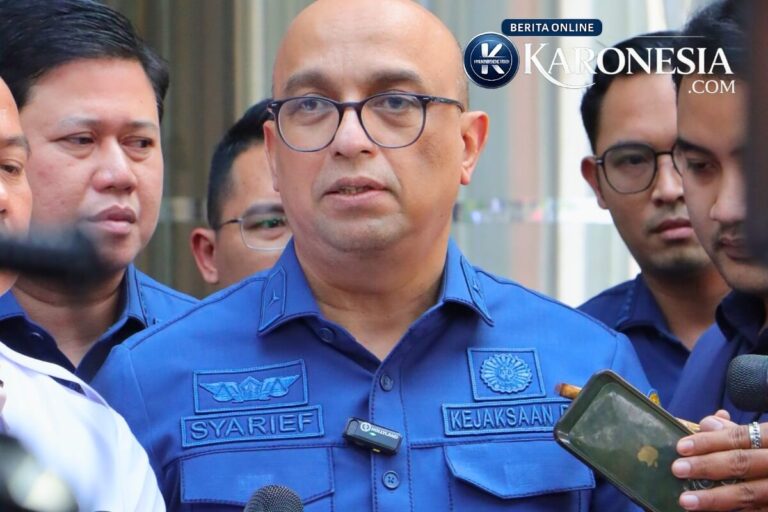 Perwakilan Kejaksaan memberikan keterangan pers terkait putusan banding kasus korupsi minyak mentah Pertamina Kerry Riza.