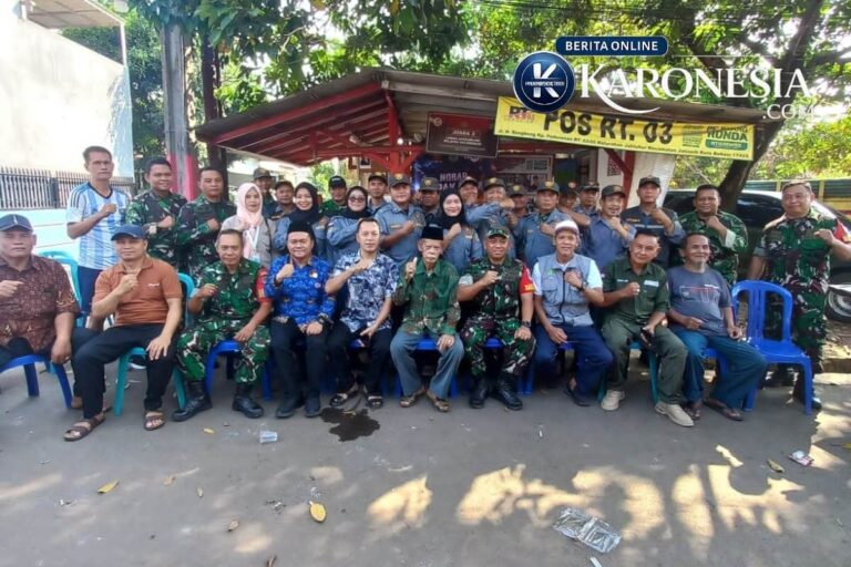 Warga dan Koramil Jati Asih nobar Piala Dunia di Bekasi