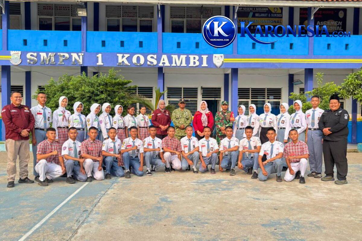 Danramil Teluknaga bersama 52 Paskibraka Kecamatan Kosambi di SMPN 1 Kosambi