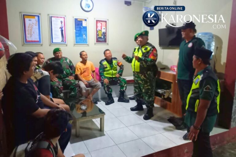 Babinsa patroli malam di Jati Asih