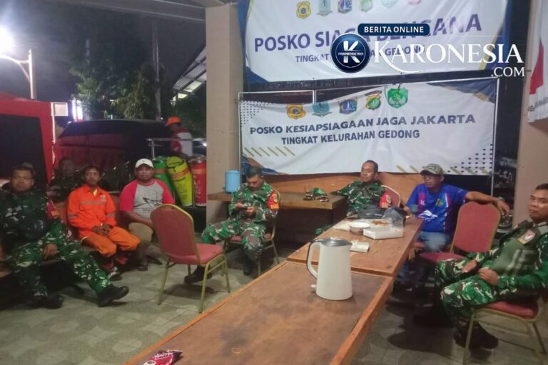 Patroli siskamling Babinsa di Pasar Rebo