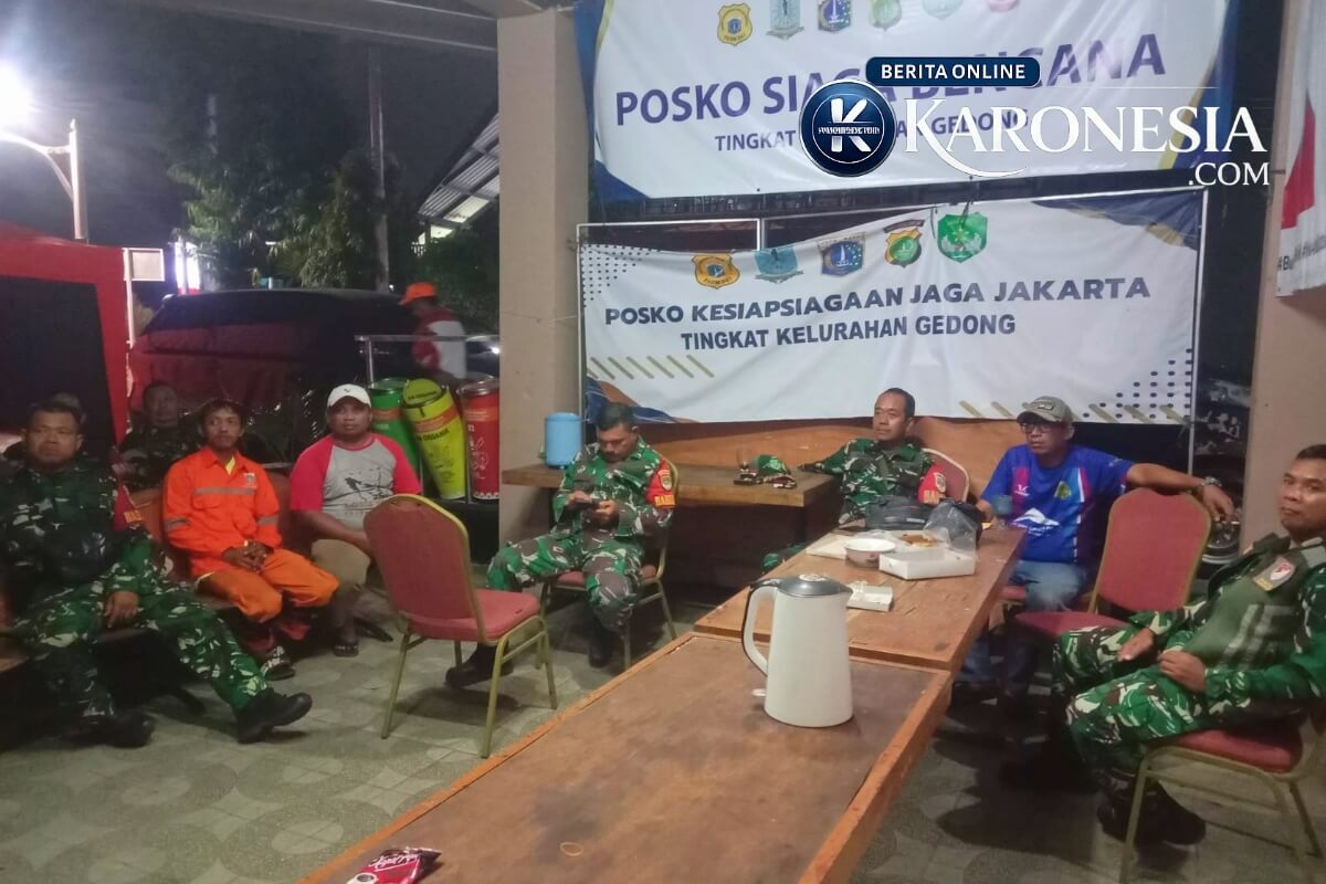 Patroli siskamling Babinsa di Pasar Rebo
