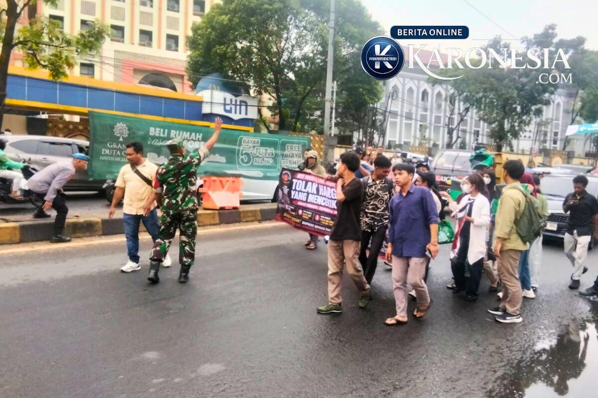 Mahasiswa aksi tolak BBM di Ciputat