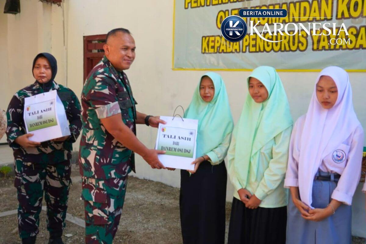 Penyerahan bantuan dan tali asuh oleh Danrem 081/DSJ kepada anak-anak Panti Asuhan Kanzul Huda